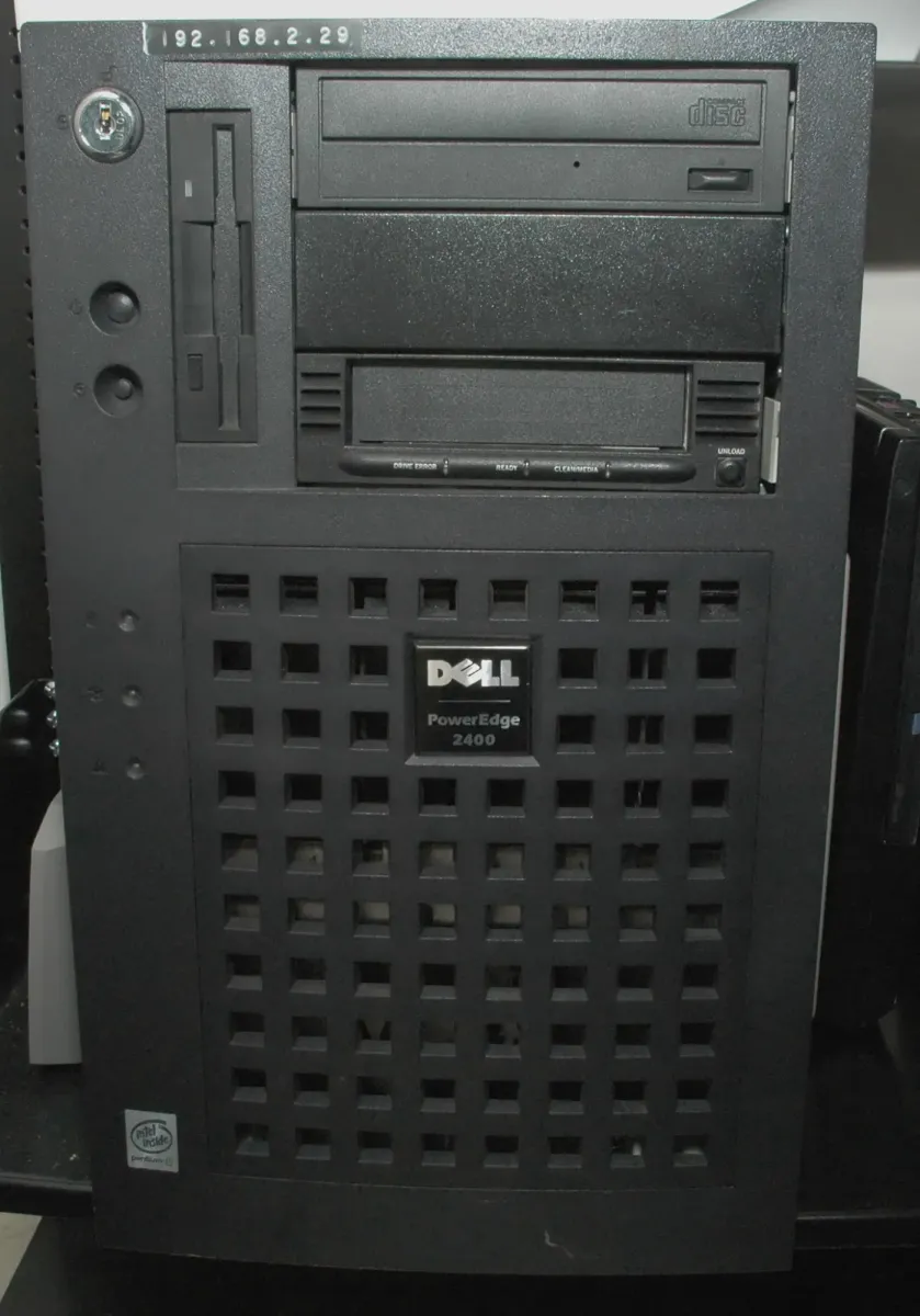 Dell iDRAC not responding sorunu için PowerEdge ön panel görseli