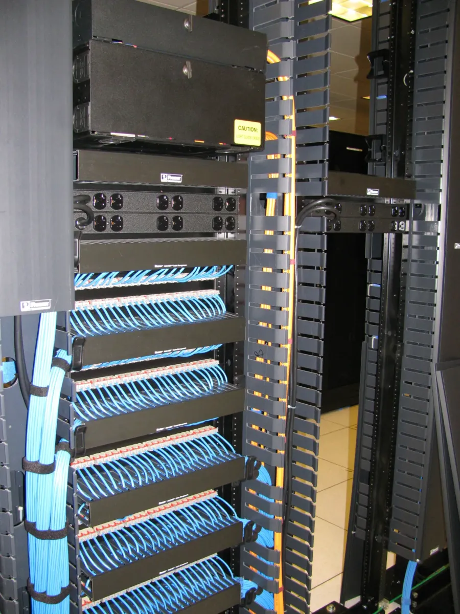 VMware vCenter services not running rehberi için veri merkezi ekipman görseli